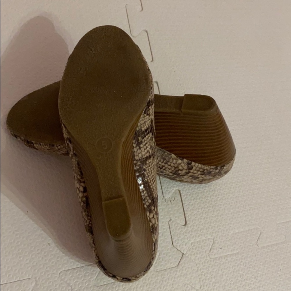 Open Toe Nickles Wedges - Picture 2 of 4
